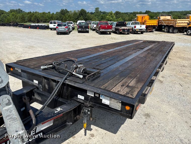 image for item FC1821 2011 DAKOTA MANUFACTURING CO. / TRAIL-EZE TE401 tilt deck equipment trailer