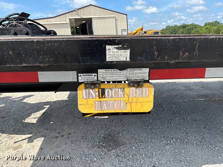 image for item FC1821 2011 DAKOTA MANUFACTURING CO. / TRAIL-EZE TE401 tilt deck equipment trailer