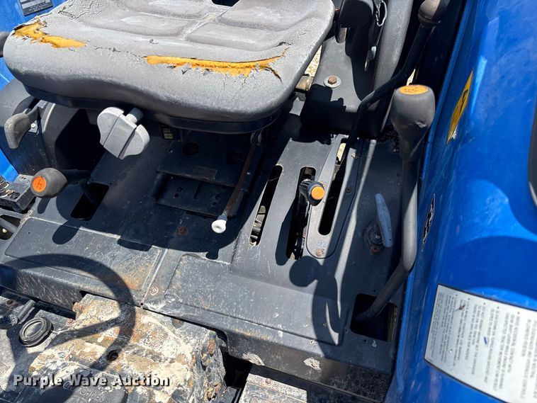 image for item FC1865 2006 New Holland TN75A 4RM MFWD tractor