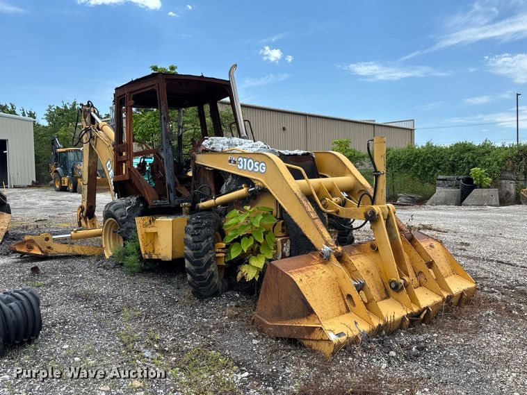 image for item FC1866 2004 John Deere 310SG backhoe