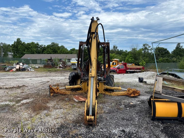 image for item FC1866 2004 John Deere 310SG backhoe