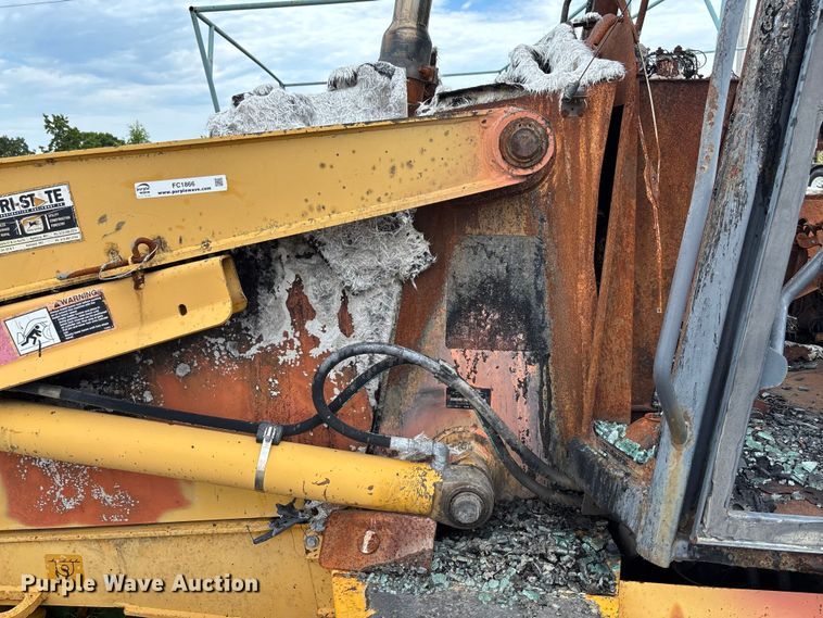 image for item FC1866 2004 John Deere 310SG backhoe