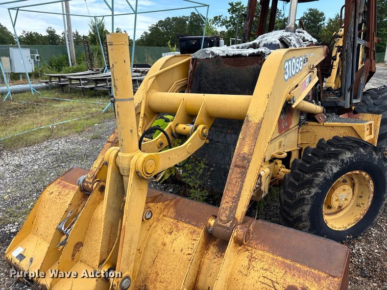 image for item FC1866 2004 John Deere 310SG backhoe
