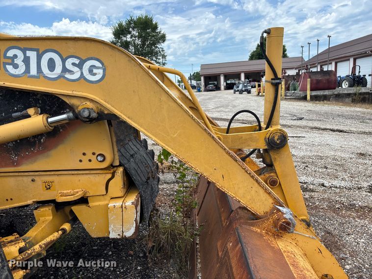 image for item FC1866 2004 John Deere 310SG backhoe