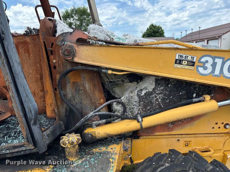 image for item FC1866 2004 John Deere 310SG backhoe