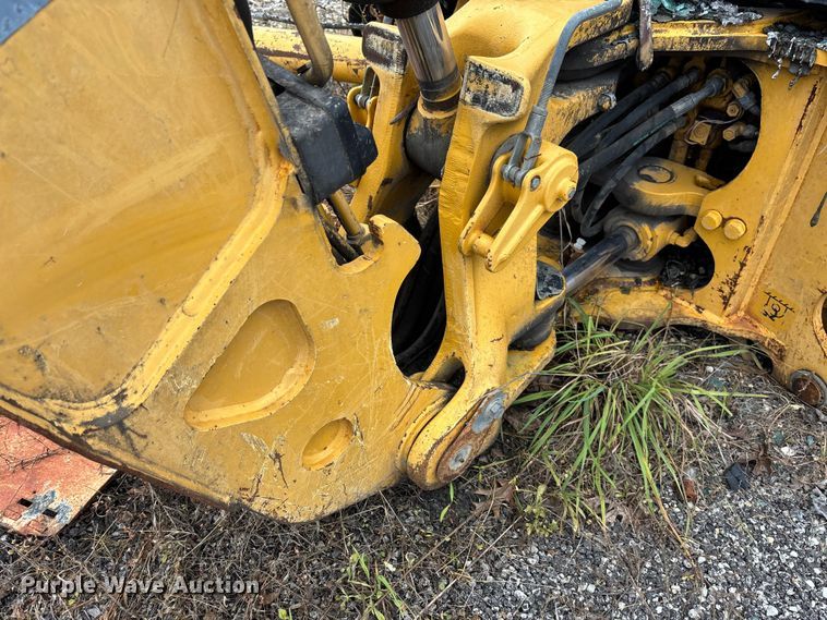 image for item FC1866 2004 John Deere 310SG backhoe