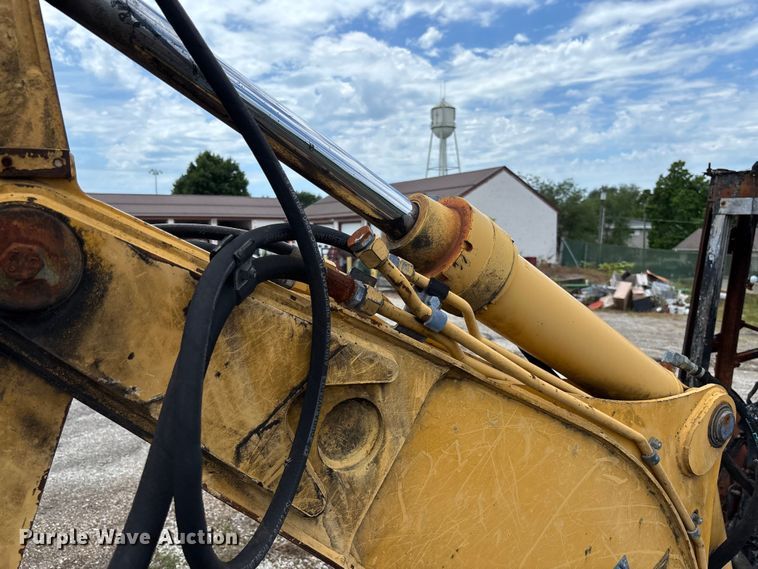 image for item FC1866 2004 John Deere 310SG backhoe