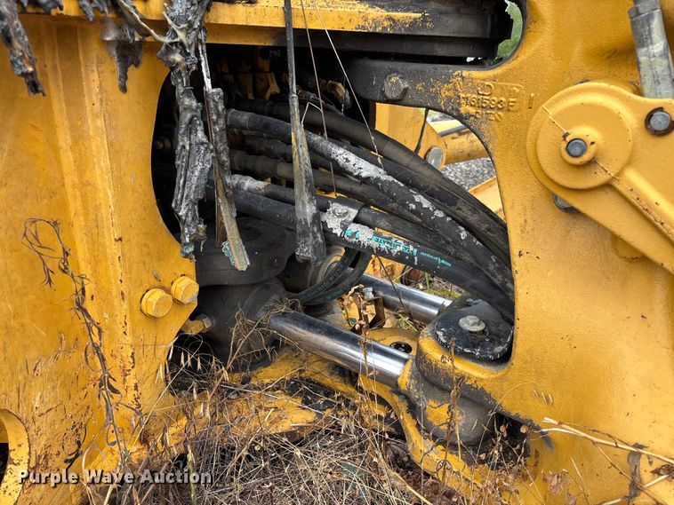 image for item FC1866 2004 John Deere 310SG backhoe