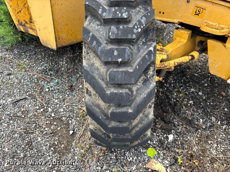 image for item FC1866 2004 John Deere 310SG backhoe