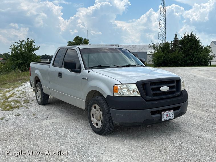 image for item FC1916 2007 Ford F150 XL Ext. Cab pickup truck