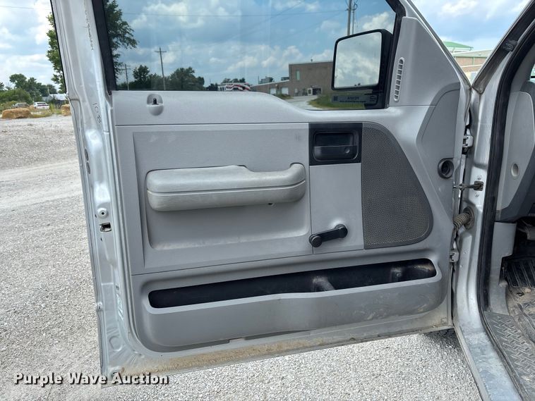 image for item FC1916 2007 Ford F150 XL Ext. Cab pickup truck