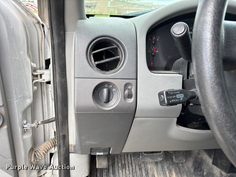 image for item FC1916 2007 Ford F150 XL Ext. Cab pickup truck