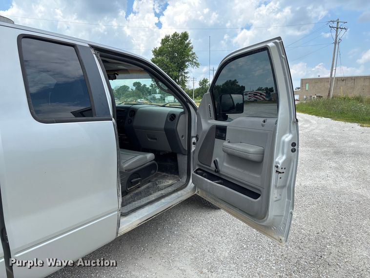 image for item FC1916 2007 Ford F150 XL Ext. Cab pickup truck
