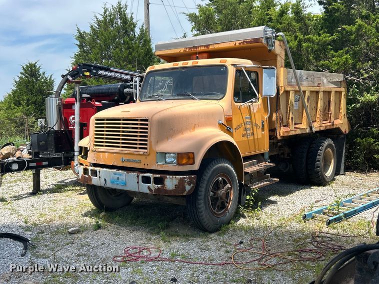 image for item FC2836 1993 International 4900 dump truck