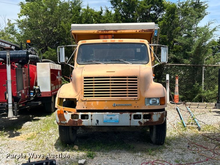 image for item FC2836 1993 International 4900 dump truck