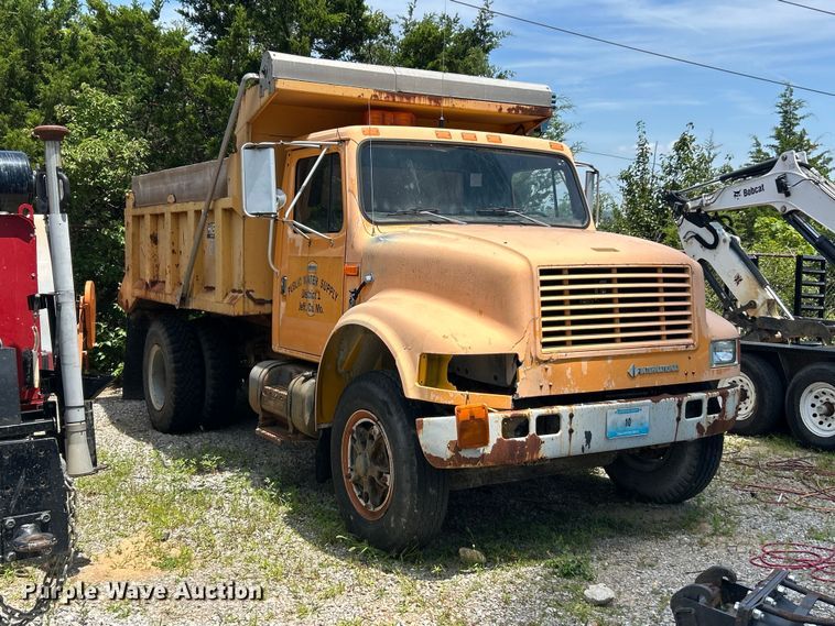 image for item FC2836 1993 International 4900 dump truck
