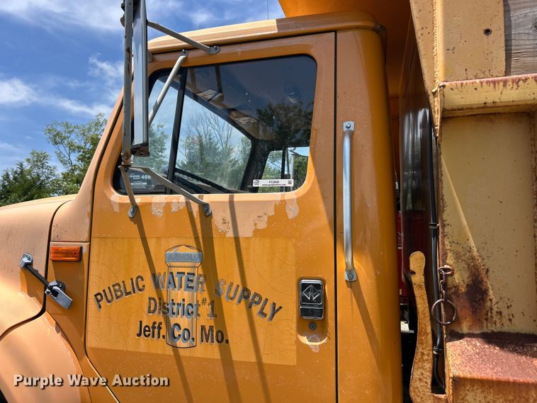 image for item FC2836 1993 International 4900 dump truck