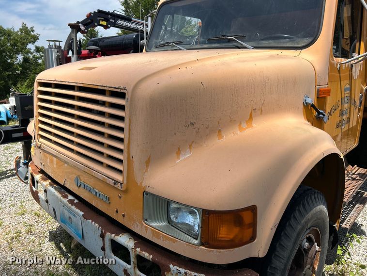 image for item FC2836 1993 International 4900 dump truck