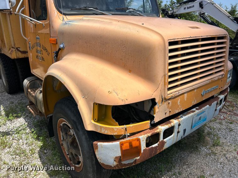 image for item FC2836 1993 International 4900 dump truck