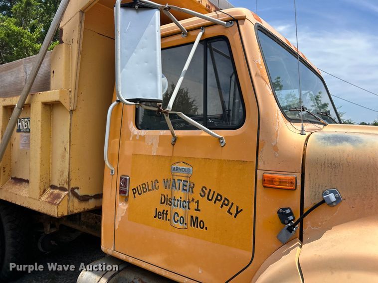 image for item FC2836 1993 International 4900 dump truck