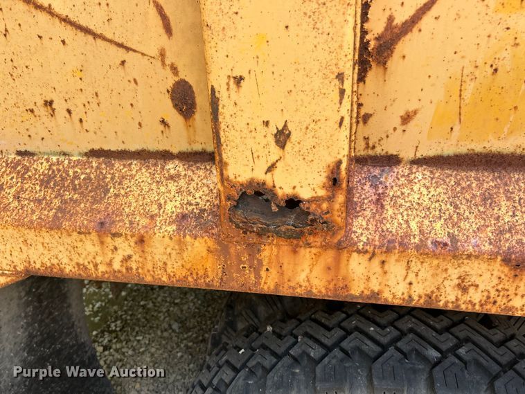 image for item FC2836 1993 International 4900 dump truck