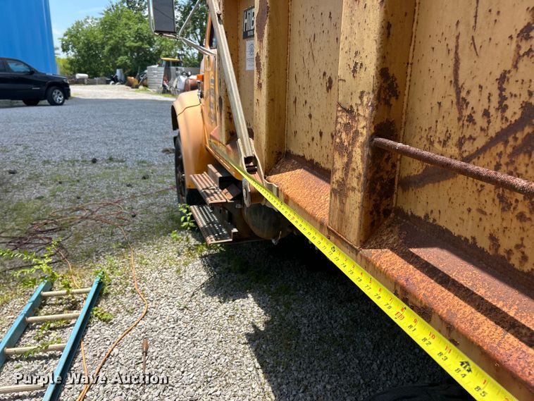 image for item FC2836 1993 International 4900 dump truck