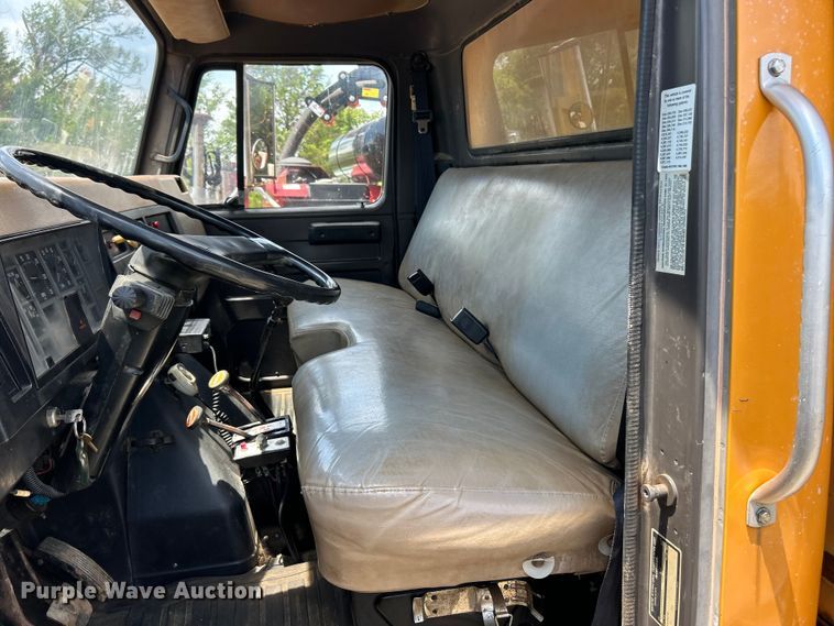 image for item FC2836 1993 International 4900 dump truck