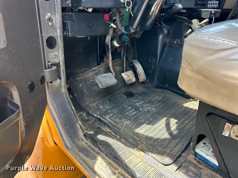 image for item FC2836 1993 International 4900 dump truck