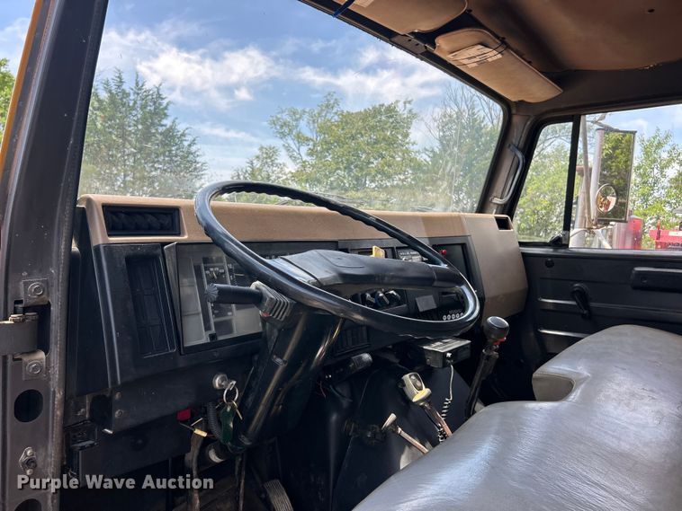 image for item FC2836 1993 International 4900 dump truck