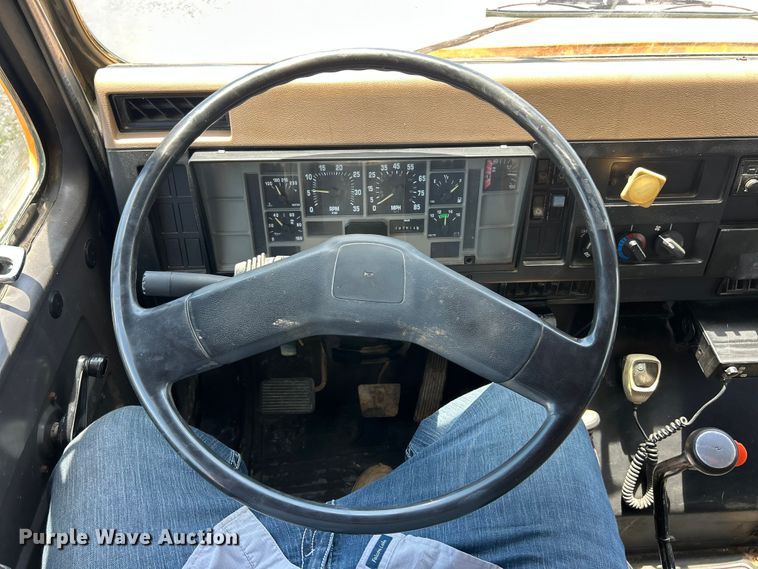 image for item FC2836 1993 International 4900 dump truck