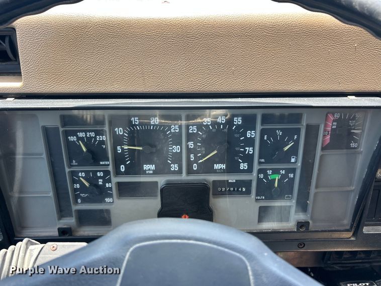 image for item FC2836 1993 International 4900 dump truck