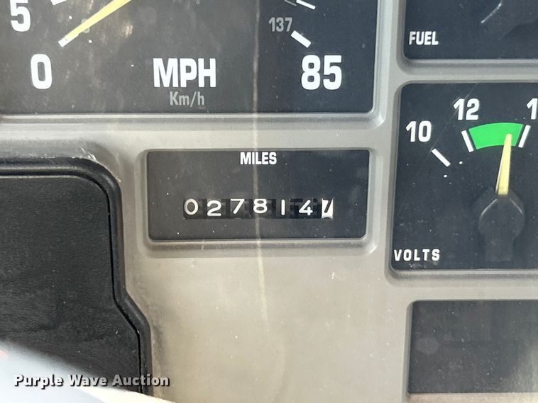 image for item FC2836 1993 International 4900 dump truck