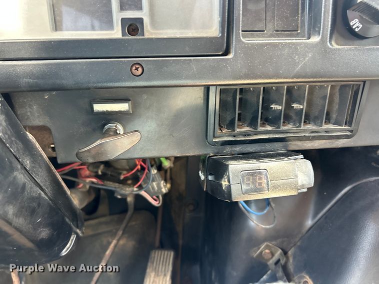 image for item FC2836 1993 International 4900 dump truck