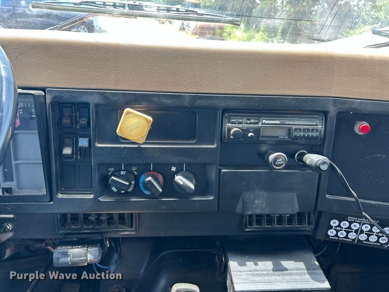 image for item FC2836 1993 International 4900 dump truck