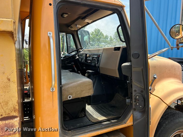 image for item FC2836 1993 International 4900 dump truck