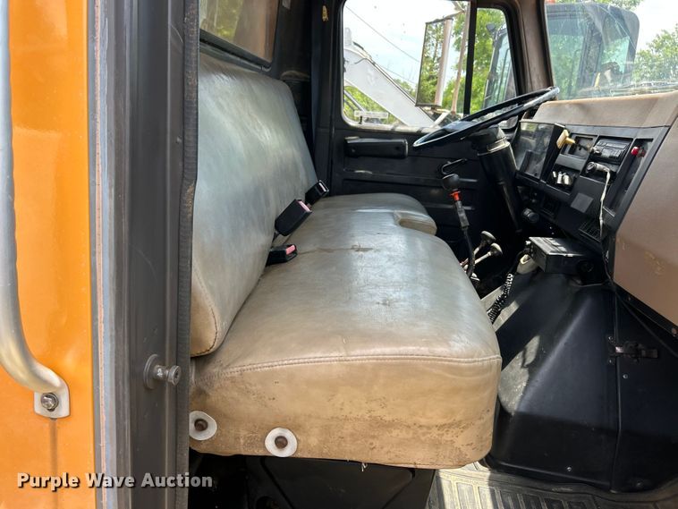 image for item FC2836 1993 International 4900 dump truck