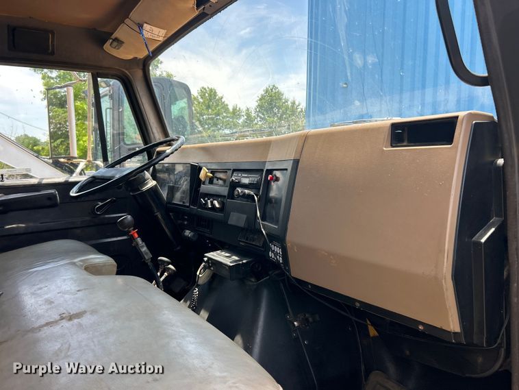 image for item FC2836 1993 International 4900 dump truck