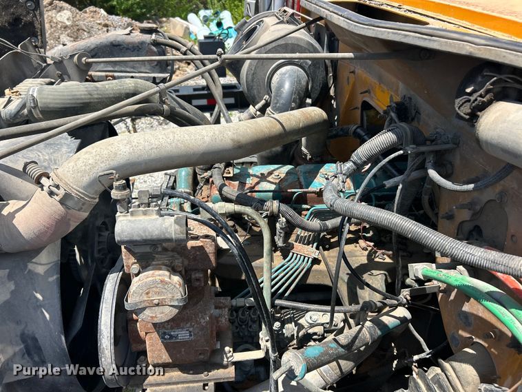 image for item FC2836 1993 International 4900 dump truck