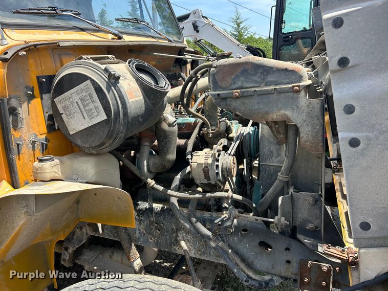 image for item FC2836 1993 International 4900 dump truck