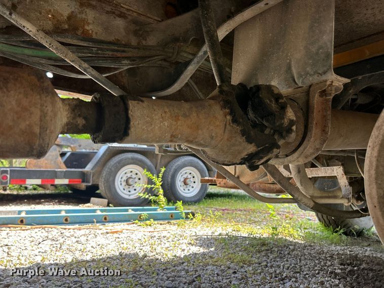 image for item FC2836 1993 International 4900 dump truck