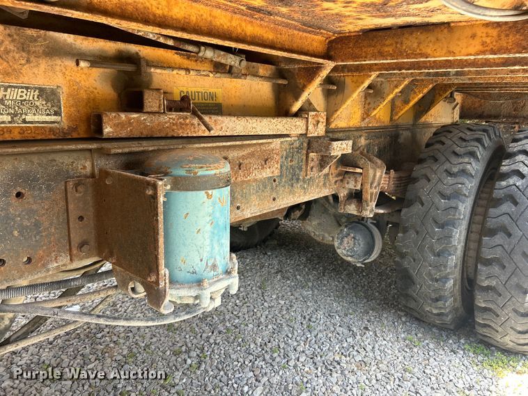 image for item FC2836 1993 International 4900 dump truck