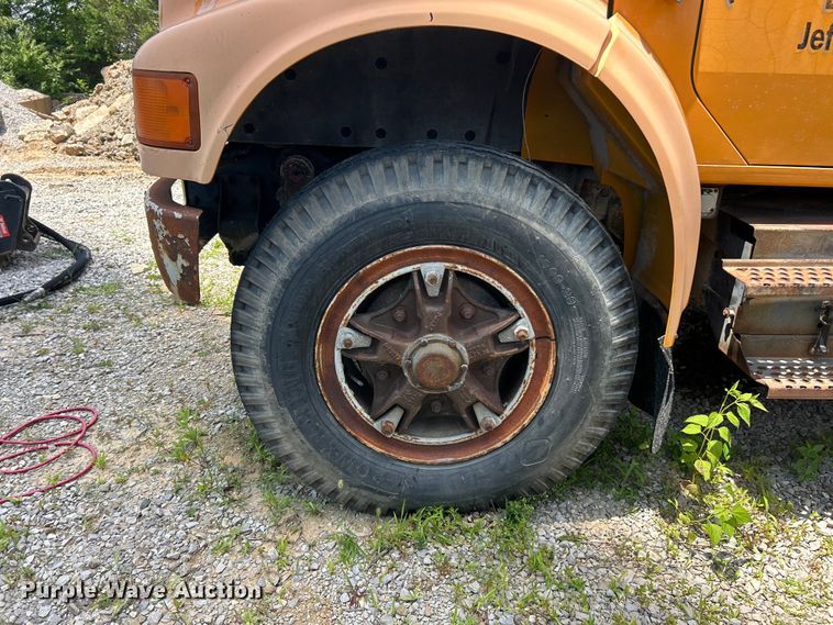 image for item FC2836 1993 International 4900 dump truck