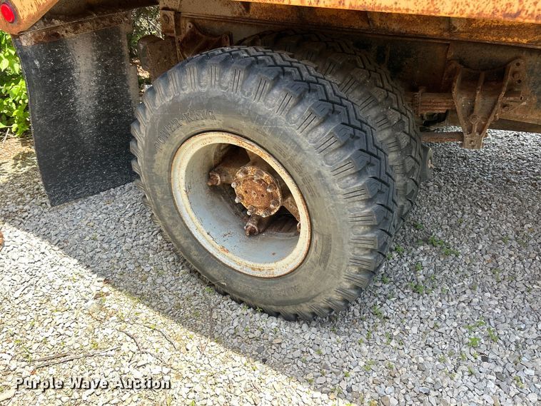 image for item FC2836 1993 International 4900 dump truck