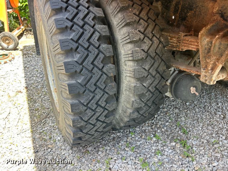 image for item FC2836 1993 International 4900 dump truck