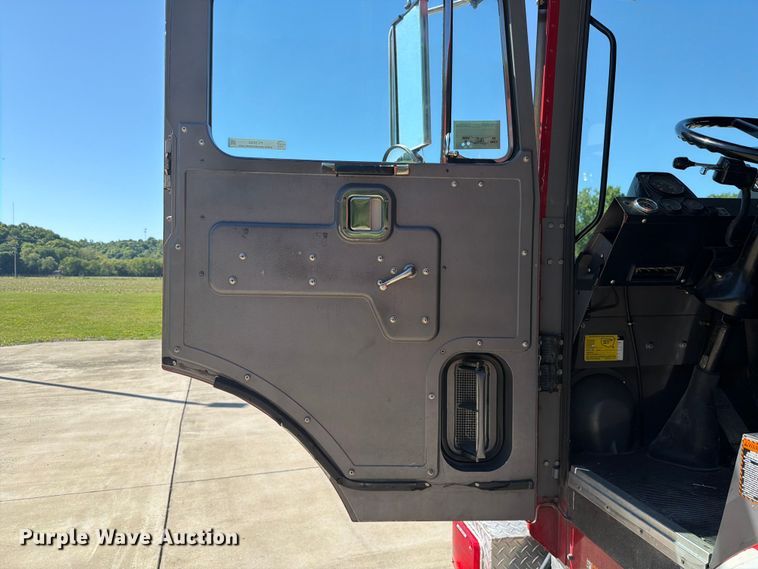 image for item FC3092 1992 Mack MR688P pumper fire truck