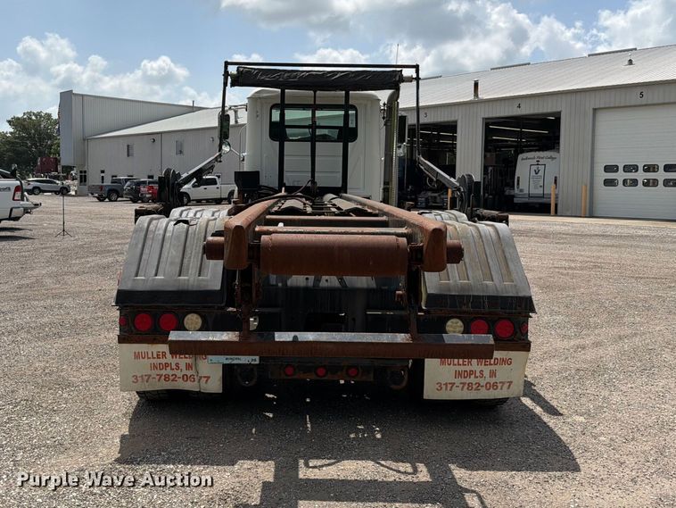image for item FC3233 2013 Mack GU813 roll-off container truck