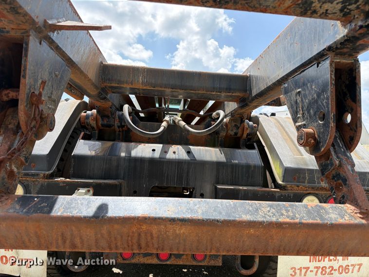 image for item FC3233 2013 Mack GU813 roll-off container truck