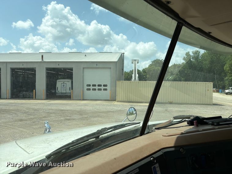 image for item FC3233 2013 Mack GU813 roll-off container truck