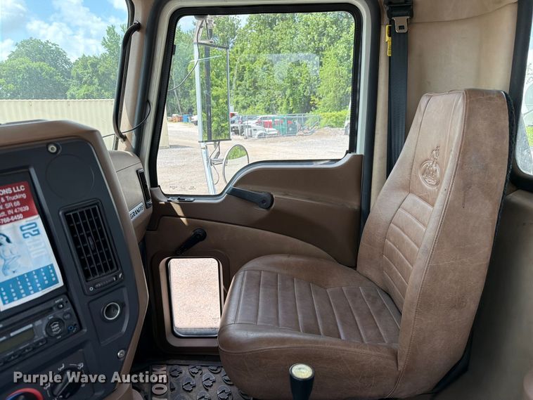 image for item FC3233 2013 Mack GU813 roll-off container truck