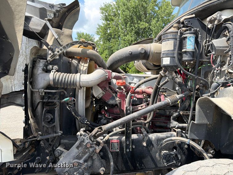 image for item FC3233 2013 Mack GU813 roll-off container truck